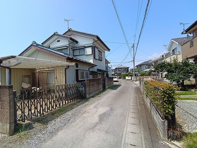 高崎市下豊岡町売土地の前面道路含む現地写真