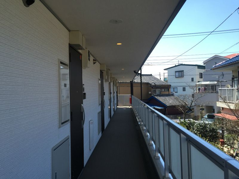 リブリ・草加瀬崎の玄関