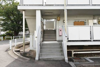 【エントランス】 | ビレッジハウス小比企6号棟(ビレッジハウスコビキロクゴウトウ)