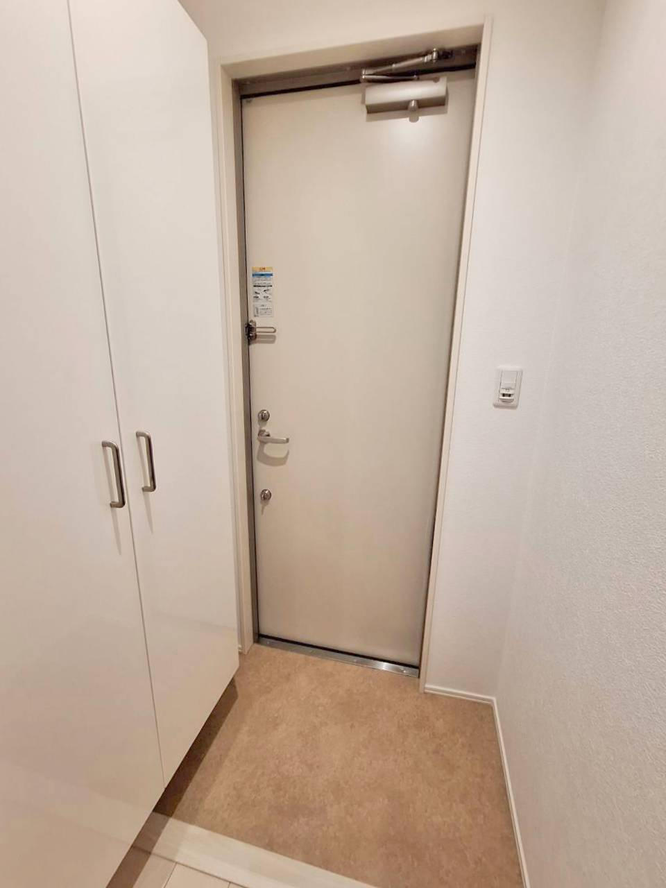 No.FLATの玄関