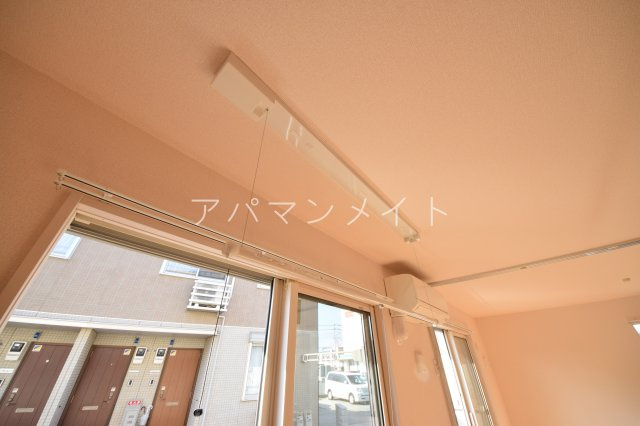 【設備】 | ロイヤルクレストⅢ | 室内物干しもあります