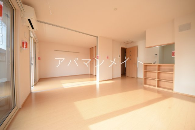 【居間・リビング】 | ロイヤルクレストⅢ | おしゃれなお部屋です