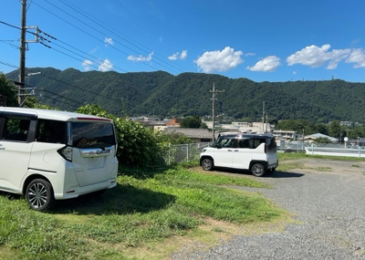 【外観】 | 中野売地 | 家を建てる場合、方位は要チェックです。現実的に日当たりのよい家ならばリビングは南側、建築基準法でも北側に当たる家への配慮は求められています。土地を見学に行く際は、方位磁針を持って行くようにしましょう。