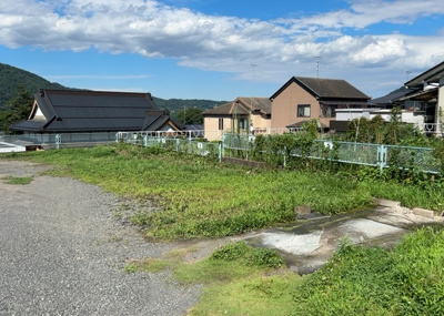 【外観】 | 中野売地 | 土地を買う際、住む地域の自治体や福祉の補助制度にも注目してみましょう。子供や老人の医療補助やゴミ出しのルールなど、自治体によってルールに大きな違いがあるため、暮らしやすい土地で判断するとよいでしょう。