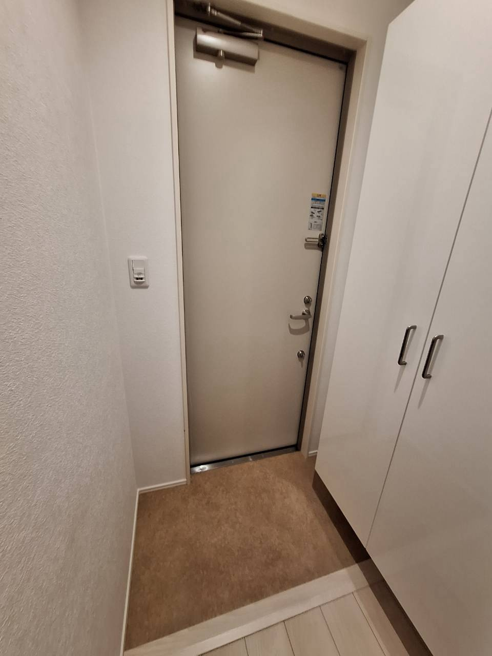No.FLATの玄関