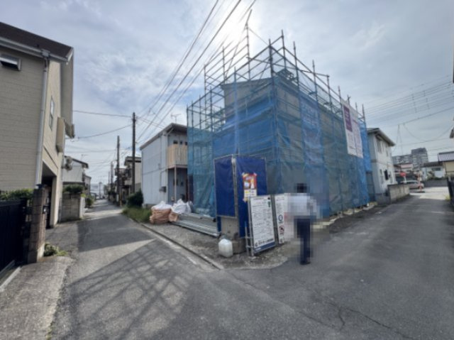 新築　高崎市昭和町　GRAFARE　１号棟の前面道路含む現地写真|現地写真　北側接道幅員約3ｍ　東側接道幅員約3.3ｍ