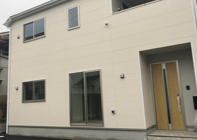 【庭】 | 宮下町新築戸建 | 敷地面積１３５．５８平米のゆとりを活かしたお庭スペースです。ガーデニングや家庭菜園を楽しんだり、お子様のプール遊びなどご家族で多目的に活用できます。戸建てならではの豊かな外生活を満喫いただけます。