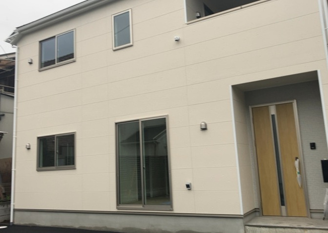 【庭】 | 宮下町新築戸建 | 敷地面積１３５．５８平米のゆとりを活かしたお庭スペースです。ガーデニングや家庭菜園を楽しんだり、お子様のプール遊びなどご家族で多目的に活用できます。戸建てならではの豊かな外生活を満喫いただけます。
