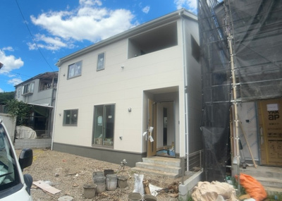 【内装】 | 宮下町新築戸建 | 内装はとにかくおしゃれなものがいい！と選ぶ前に、まず住んだ後のことを想像してみましょう。住んでみたらコンセントの位置が悪くて使いにくいなど出てきます。事前にどの家電をどこに置くか想定しておきましょう。