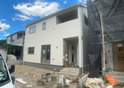 【内装】 | 宮下町新築戸建 | 建物建築の外壁の主流となっているサイディング仕様は、板を外壁に貼り合わせる施工方法です。金属系・木質系・窯業系があり、断熱性や耐用性などが異なります。外壁の色やデザインなど詳細は現地でご確認ください。
