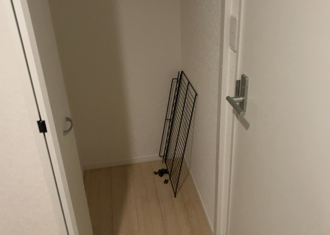 【収納】 | 宮下町新築戸建 | 衣類はもちろん、スーツケースや季節ものの大きな荷物までまとめてしまえる充実の収納力を備えています。お部屋の中に物が溢れず、住空間を常にすっきりと綺麗に保つことができる大変便利な収納スペースです。