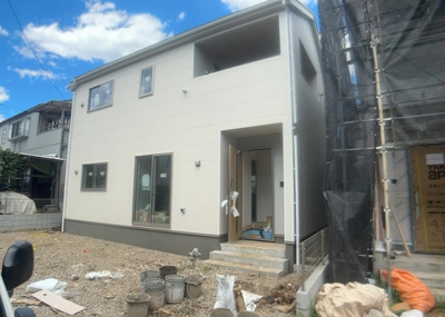 【庭】 | 宮下町新築戸建 | 庭があることでガーデニングや家庭菜園はもちろん、こどもの遊び場やペットを放して遊ぶことができます。また、家の周囲に余裕があるということです。隣地との間があれば、十分な日当たりと、風通しが確保できます。