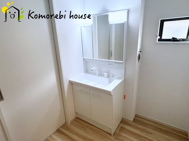 蓮田市緑町　14期　新築一戸建て　リガーレ　01の独立洗面台|10/17撮影