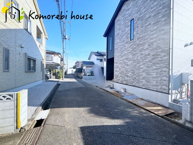 蓮田市緑町　14期　新築一戸建て　リガーレ　01の前面道路含む現地写真|10/17撮影