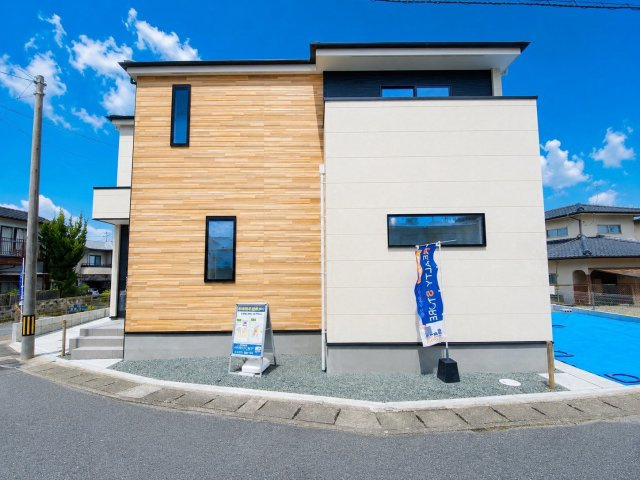 ケイアイグレイス／東区花立2期／１号棟の前面道路含む現地写真