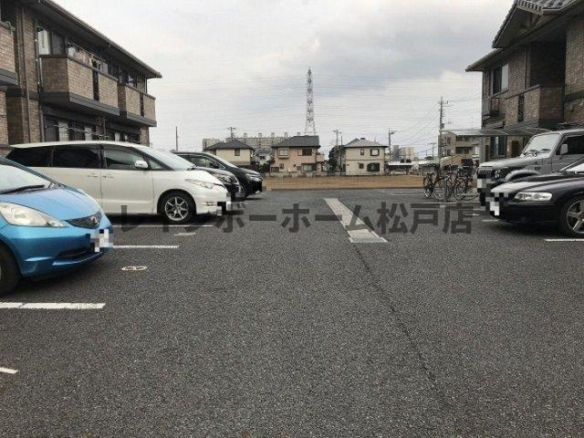 仲介手数料（賃料の1.10ヵ月）の50％OFF対象物件！の駐車場