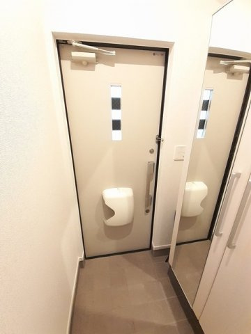 ＫメゾンⅠの玄関|収納もある玄関です