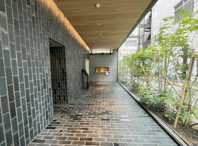 ライオンズミレス蔵前のエントランス|建物の内部です