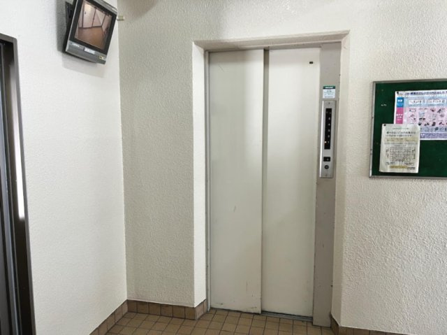 ロイヤルハイツフジのロビー|建物の内部です