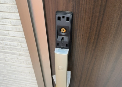 【防犯設備】 | 下川入新築戸建 | 当然のことではありますが、オートロックやセンサーライト、ホームセキュリティーなどの防犯設備があれば、小さいお子様がいるご家庭も安心ですよね！まず物件購入の際は、防犯設備もチェックするようにしましょう。