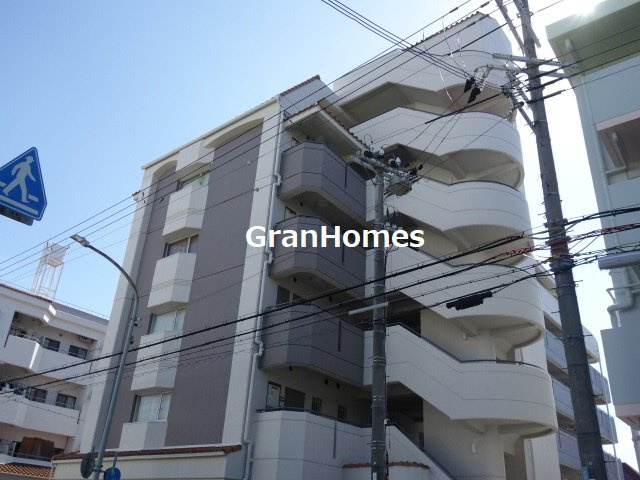 中西第3マンションの外観