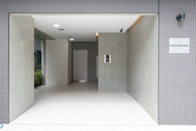 ＲＯＸＩＳ日暮里のエントランス|建物の内部です