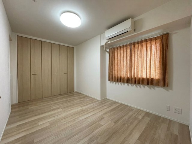 アルファステイツ高見馬場の洋室|※AI加工にて家具・生活用品を消去しています