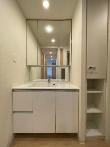 アルファステイツ高見馬場の洗面所|※AI加工にて生活用品を消去しています