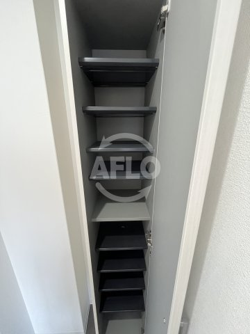 プリヴェ江坂の内装|シューズボックス