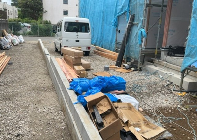【設備】 | 愛名新築戸建 | 敷地内には、散水栓や立水栓があります。水道水を直接利用できるため、水を運ぶ手間を省くことが出来ます。大量の水を必要とする洗車作業や清掃などに役立ちます。その他設備とあわせて、現地でご確認ください。