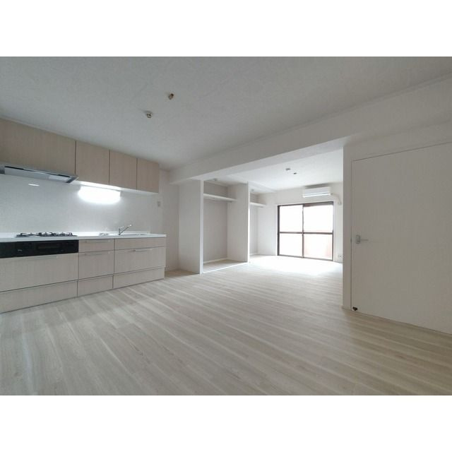 熊本市南区出仲間７丁目の賃貸マンションの居間・リビング