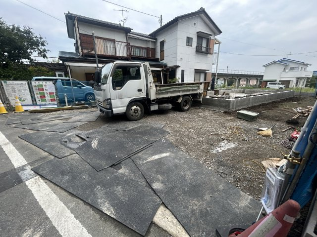 新築　高崎市栗崎町1期　LIGNAGE　１号棟の駐車場|現地写真　駐車スペースは並列3台分可能です！
