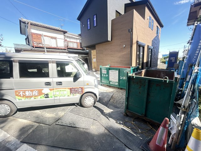 新築　高崎市栗崎町1期　LIGNAGE　１号棟の駐車場|現地写真　駐車スペースは並列3台分可能です！
