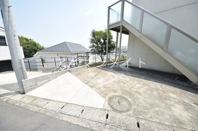 【その他共用部分】 | アムールCerisier | 駐輪場になります