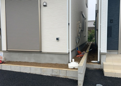 【庭】 | 妻田西新築戸建 | 敷地内に設けられた専用のお庭スペース。ガーデニングや家庭菜園をはじめ、お子様の遊び場としても多目的に利用できます。平坦地かつ整形地の敷地形状を活かした日当たりの良い外部空間が魅力的です。