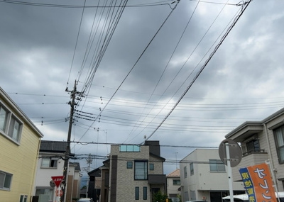 【展望】 | 妻田西新築戸建 | 桜や紅葉の名所に出かける人は多いと思いますが、家にいながら季節の移ろいを感じる生活を送りませんか？リビングや窓から見える景色が生活を彩るワンポイントに！現地から見える景色を堪能してみては如何でしょう。