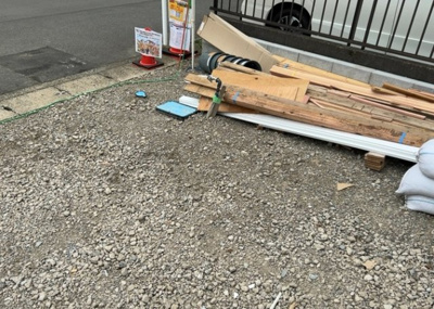 【駐車場】 | 妻田西新築戸建 | 駐車場と明記されていても、最小スペースでつくられた駐車場だと大型車は駐車できなかったり、出入りしにくくなったりする可能性があります。お車のサイズと購入したい物件の駐車場のサイズを現地で確認しましょう。