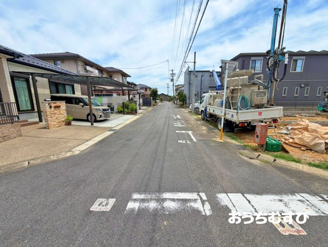 小牧市東第5(全2棟)の前面道路含む現地写真