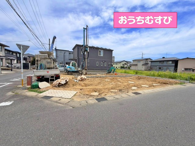 小牧市東第5(全2棟)の前面道路含む現地写真