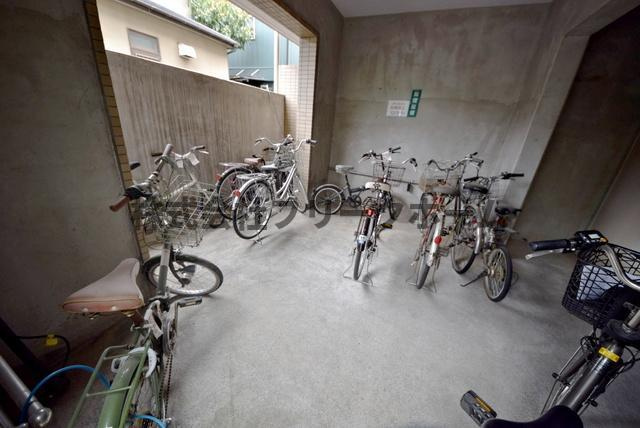 小金井市本町１丁目の賃貸マンションの駐車場