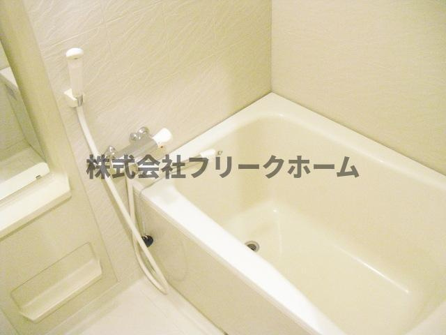 小金井市本町１丁目の賃貸マンションの浴室