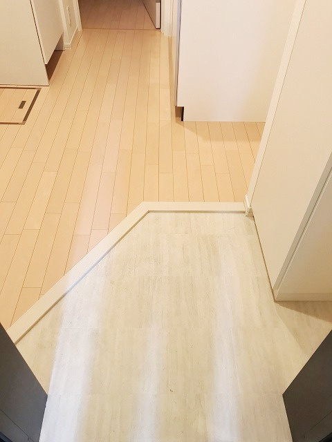 First Craneの玄関