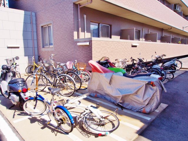 JRBハイツ矢野Ⅲ番館の駐車場