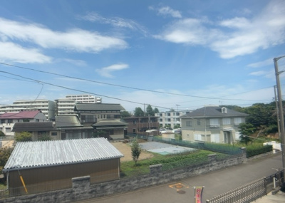 【展望】 | 田名塩田新築戸建 | 眺望を気にして物件を探す場合、前面に建物が建っていないか現地で確認しましょう！前面に建物があると景色はもちろん、日当たりや風通しにも影響が出てきます。住んだ時のことを想像しながら現地見学をしましょう。