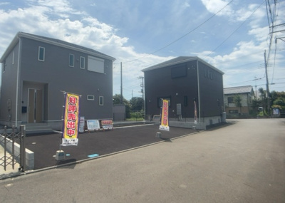 【前面道路含む現地写真】 | 田名塩田新築戸建 | お持ちの車種によっては前面道路が広い方が便利でしょう。しかし、前面道路が広ければその分交通量が多くなるため、騒音などが気になる場合があります。実際に現地を見学し、周辺交通量や騒音などを確認しましょう！