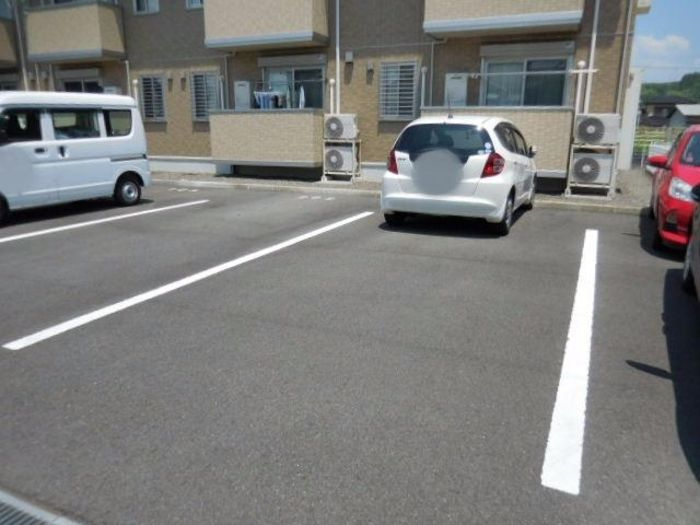 ル　グランブリューの駐車場