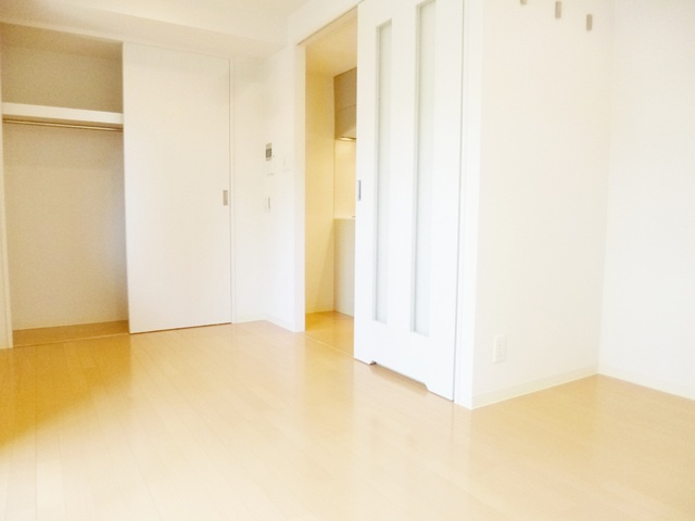 シャンパニーインの居間・リビング|広さも十分で使い易いお部屋です