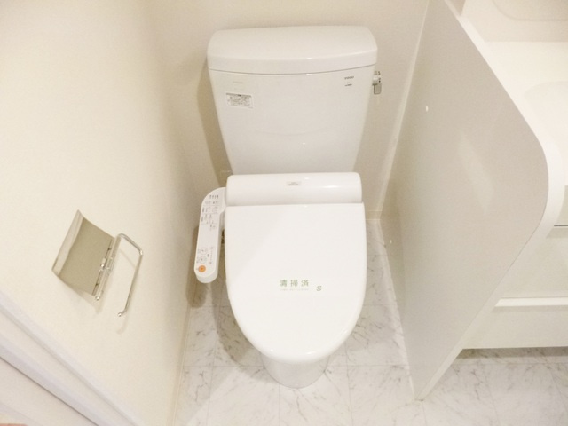 シャンパニーインのトイレ|ウォシュレット付トイレです