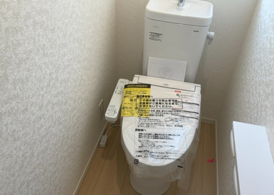 【トイレ】 | 光が丘新築戸建 | トイレは大きさや形、機能、抗菌性などが異なる多種多彩なタイプが各メーカーから出ています。それぞれに良さがあるため、事前にどういったタイプのトイレがいいのかをご家庭内で決めて、内見に行くといいでしょう。