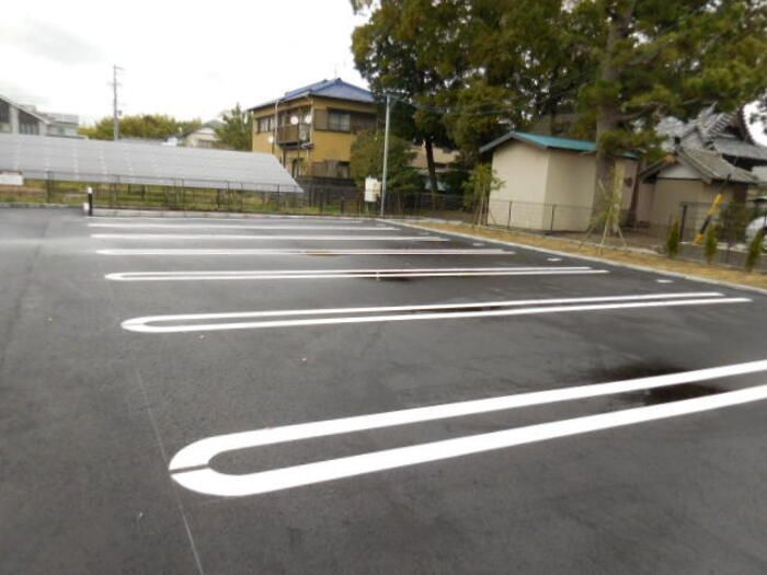 メゾン　ド　パディの駐車場